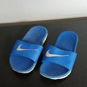 👟 🌞 Boy's Nike Flip Flops Size 12